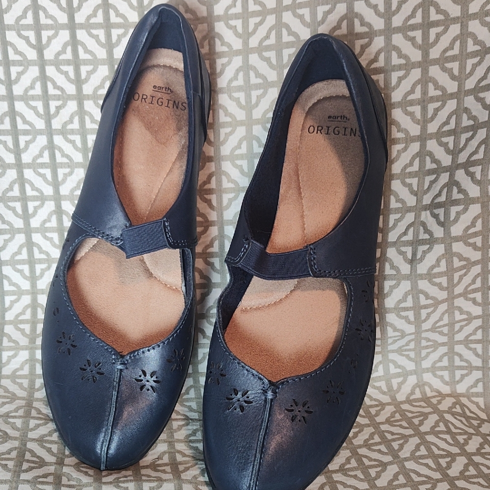 Earth Origins Women's Navy Floral Flats